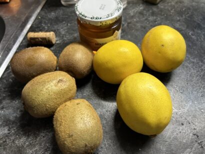 Lemon and kiwi purchased at the supermarket.
