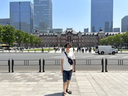 東京駅の前で撮影