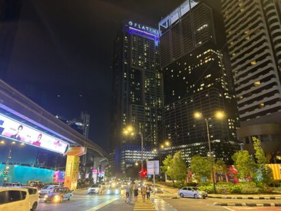 マレーシアの中心街を歩く